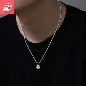 Vòng cổ thép titani phong cách cổ điển với họa tiết lung linh, phù hợp cho cả nam và nữ