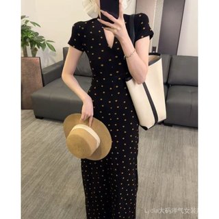 Quần áo nữ cỡ lớn với váy mùa hè thoáng mát, cổ áo sang trọng và form slim-fit