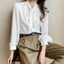 Áo sơ mi nữ màu trắng tay dài có thắt lưng, phù hợp công sở