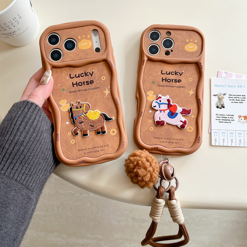 Ốp điện thoại thêu 3D Wealth Horse + Dây buộc sóng cho iPhone 17 Pro Max 16 Plus 15 14 13 Vỏ bảo vệ chống sốc