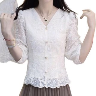 Áo sơ mi nữ ren cổ chữ V, tay 3/4, họa tiết thêu và đường xẻ bèo