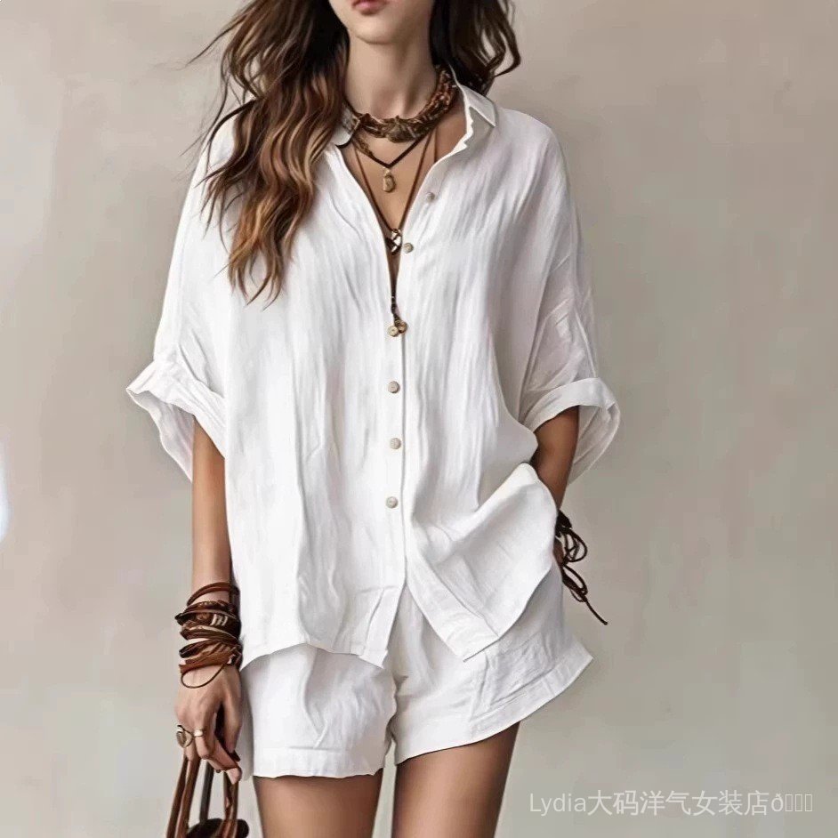 Bộ đồ thường ngày cho nữ mùa xuân-hè, bao gồm quầnshort và áo sơmi rộng, phù hợp với plus size
