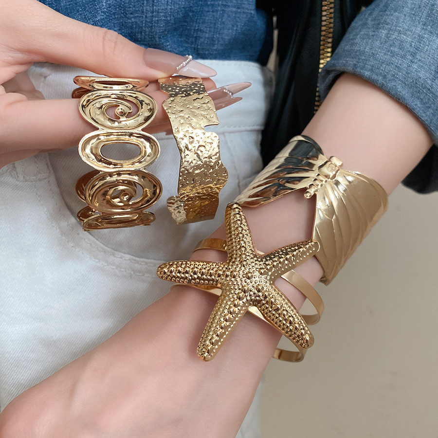 Vòng tay mạ vàng cho nữ, điều chỉnhsize tự do, phù hợp nhiều style, trang sức lý tưởng cho kỳ nghỉ và đi biển