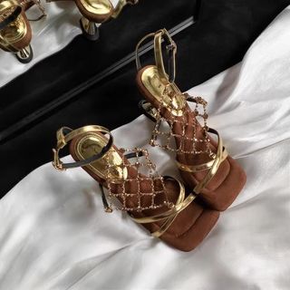 Đi kèm với bộ lọc ~ Giày cao gót nhỏ xinh xắn dành cho nữ mùa hè hở mũi bằng kim cương giả lưới T Dây đeo Dép La Mã Nữ 2025 Phong cách mới