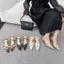 Giày sandal dây đeo chéo mũi nhọn TT Tính khí nữ Dây đeo khóa phẳng Không mệt mỏi Mùa hè
