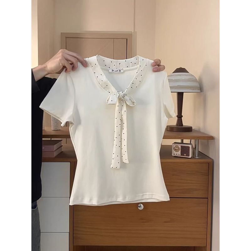 Áo Thun Nữ Chấm Bi Cổ Chữ V Tay Ngắn - Phong Cách Thời Trang Petite