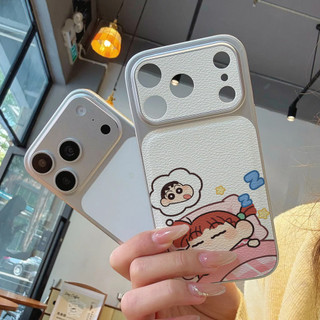 Ốp điện thoại ngủ cặp đôi Crayon Shin-chan Nene cho iPhone 17 / 16 / Pro / 15Plus / 14 / 13 / 12 / 11 / Kết cấu da phủ kim loại Vỏ bảo vệ chống sốc và chống rơi