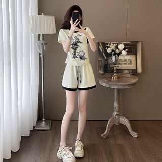 Bộ đồ nữ mùa hè kiểu Trung Quốc mới, áo ngắn tay kết hợp quần đùi , hợp thời trang, đa năng, tôn dáng.