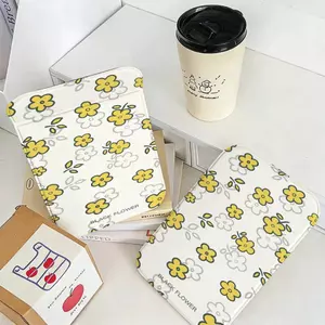 Hoa vàng. Gươv gấp chất liệu bền đẹp an toàn
