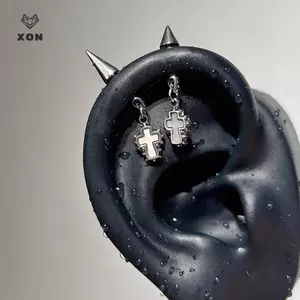 Mặt dây chuyền hình nón nhọn màu bạc - Phụ kiện Gothic cho nữ