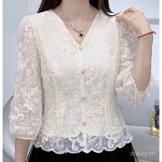 Áo sơ mi nữ ren cổ chữ V, tay 3/4, họa tiết thêu và đường xẻ bèo