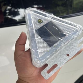 Đèn Tam Giác NĂNG LƯỢNG MẶT TRỜI đường kính 15cm tự động cảm ứng phát sáng cho xe ô tô