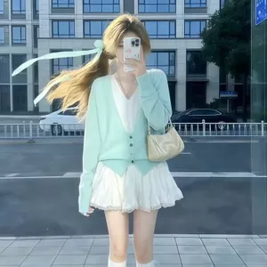 Áo Len Two-Piece Nữ Mùa Xuân 2026, Thiết Kế Thời Trang Với Màu Sắc Tương Phản
