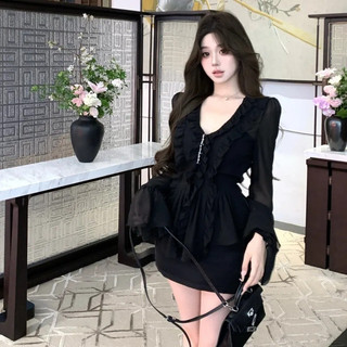 Váy ngắn nguyên chất phong cách Pháp, cổ chữ V, phù hợp mặc mùa hè và phối cùng túi hông.