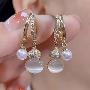 Bông tai nữ bạc nhẹ nhàng, thiết kế thời trang với ngọc trai và kim cương