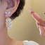 Bông tai nữ cubic zirconia màu vàng với họa tiết hoa ngọt ngào, phù hợp mặc hàng ngày và tiệc cưới