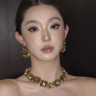 Bộ cổ vuông sang trọng, nhẹ nhàng - Thời thượng