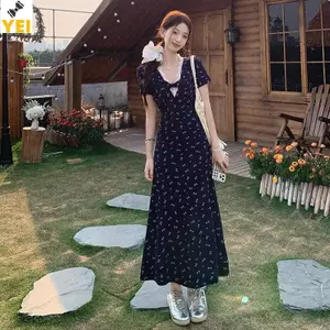 Đầm hoa dài tay ngắn phong cách Pháp với thiết kế xoắn, phù hợp mùa hè