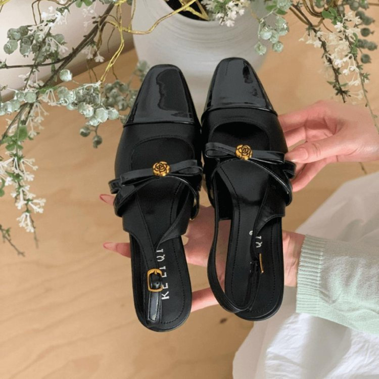 Mùa Xuân Phong Cách Mới Pháp Camellia Vuông Ngón Chân Nông Miệng Mary Jane Giày PU Thời Trang Mặc Ngoài Trời Một Dòng Khóa Dây Giày Nhà Máy Giá Bán Buôn