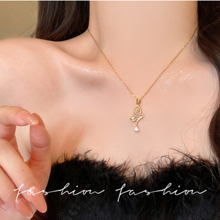 Vòng cổ bướm màu hồng mặt ngọc trai, thép titan - Thiết kế ngọt ngào dành cho người phụ nữ