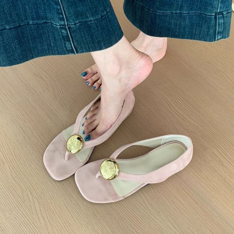 ✨Spot】Giày sandal nữ Cao cấp Dịu gái Đế nâng cao 4cm Đế êm Không mỏi chân/Pháp Khóa Kim Loại Dép Nữ