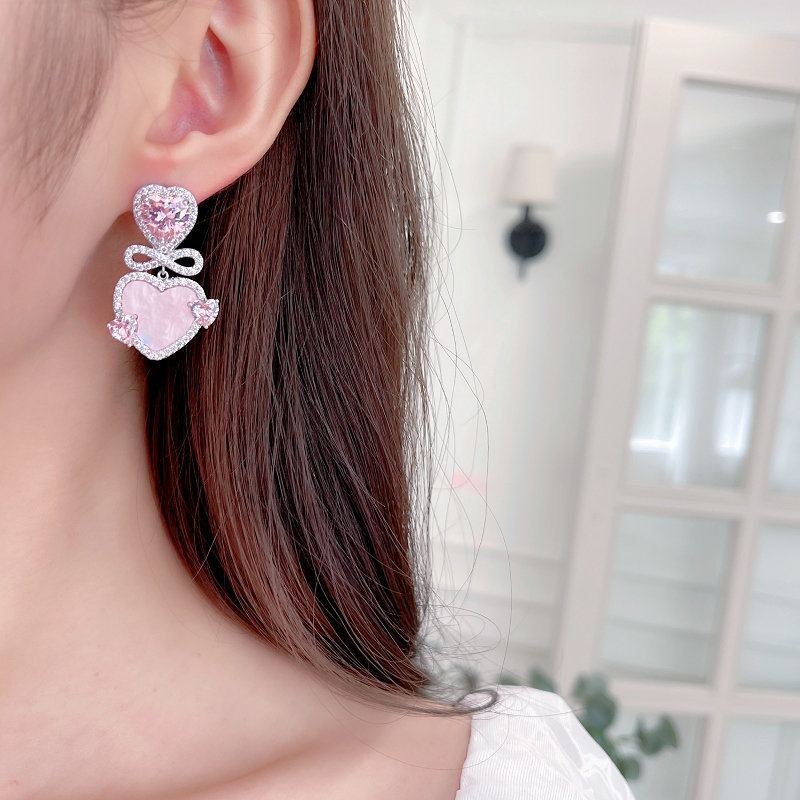 Bông tai trái tim hồng ngọt ngào giống như cổ tích thời trang