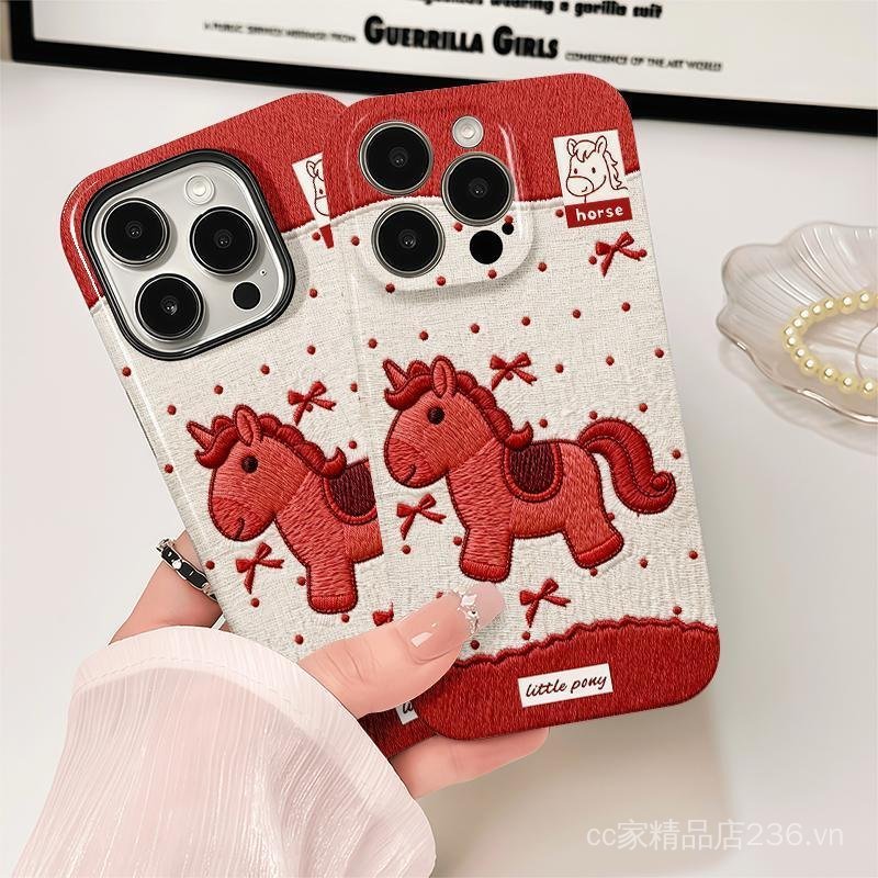 Ngựa chấm bi màu đỏ Thích hợp cho 17promax Phim hoạt hình dễ thương iPhone16pro Ống kính trọn gói 15 phong cách mới 1
