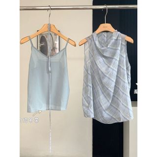 Cổ xoay Áo sơ mi voan kẻ sọc phối ren, màu xanh kèm áo camisole đơn giản sang trọng cho ngày hàng ngày năm 2026
