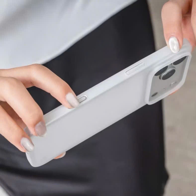 [Chính Hãng] Ốp Lưng SwitchEasy Ultra Slim Nhám Siêu Mỏng 0.35mm Cho iPhone 14/15/16/17 Pro Max - Dùng Như Máy Trần