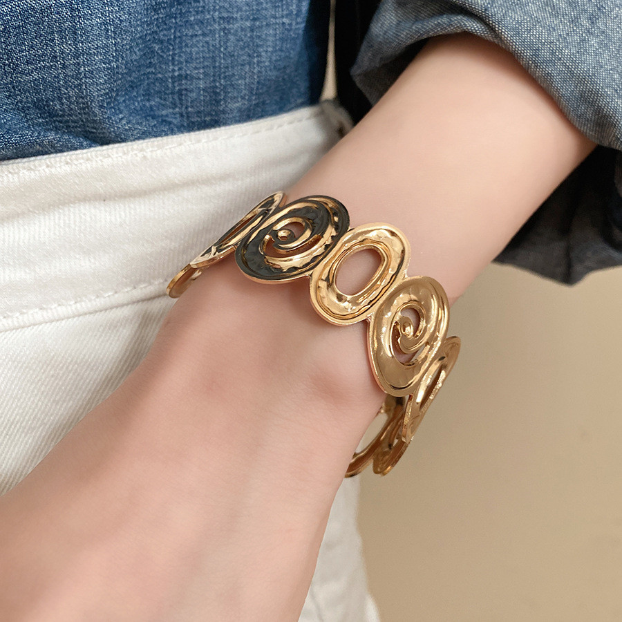 Vòng tay mạ vàng cho nữ, điều chỉnhsize tự do, phù hợp nhiều style, trang sức lý tưởng cho kỳ nghỉ và đi biển