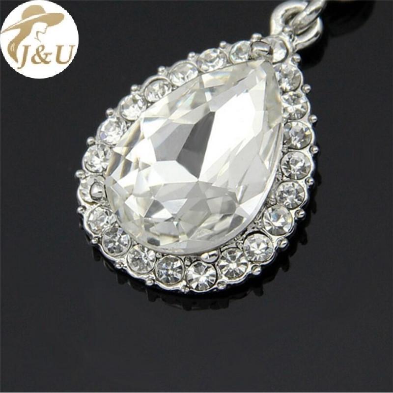 Bông tai charm cô dâu hình giọt nước với kim cương giả và pha lê - Việt Nam