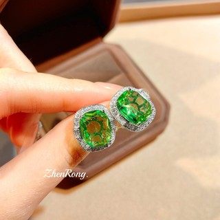 Trang sức gắn kim cương hình chữ nhật màu sắc đa dạng, phù hợp với nữ
