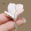 Trâm ve áo Magnolia phong cách retro với tua rua - phụ kiện cổ điển sang trọng cho nữ