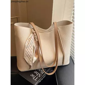 Túi Tote Dung Tích Lớn Thường Ngày Nữ 2026 Phong Cách Mới Thời Trang Di Động Túi Đi Lại Phù Hợp Với Cảm Giác Cao Cấp Shout