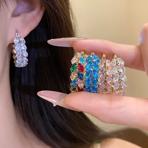 Mạ vàng nhiều màu zircon huggie vòng bông tai cầu vồng, phù hợp cho bữa tiệc