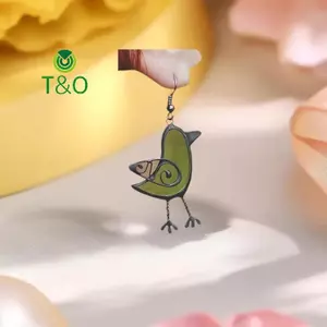 Bông tai thả hình chim nhựa đẹp mắt, phù hợp làm quà tặng và sử dụng trong các bữa tiệc
