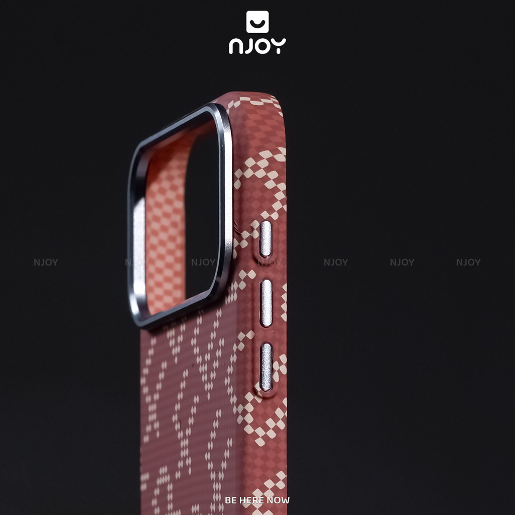 Ốp Vân Carbon Nhám Siêu Mỏng In Chữ Nổi 3D Viền Kim Loại Camera Cho iPhone 17 Pro Max 16 15 14 13 Kevlar