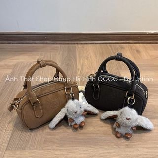 Túi Trống Chio Da Lộn Kèm Charm Thỏ Có Kèm Dây Đeo Chéo Size 20