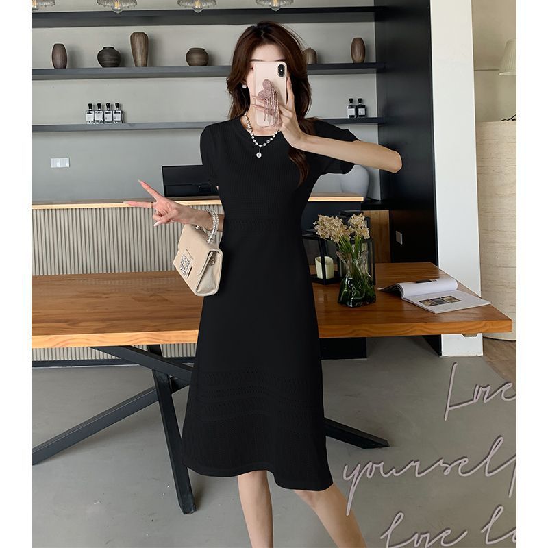 Đầm dệt kim ôm eo mùa hè, thời trang nữ mới, phong cách Pháp thanh lịch và ôm dáng với thiết kế khoét lỗ, đầm dài vừa