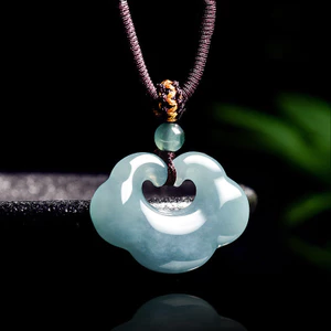 Mặt Dây Chuyền Khóa Ruyi Màu Xanh và Ngọc Bích, Phong Cách Truyền Thống Cổ Điển