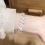 Vòng tay nữ handmade với họa tiết bướm trắng tinh tế, phù hợp thời trang