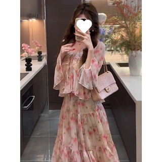 Bộ trang phục Nữ thanh lịch sang trọng nhẹ nhàng: áo sơ mi hoa và chân váy cạp cao cho mùa Hè
