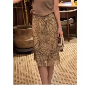Váy thiết kế in hình lá mơ, phong cách mới lưng cao dáng ôm, phù hợp mùa hè