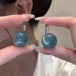 Bông tai băng trong suốt hạt màu xanh thiết kế niche sang trọng và đơn giản cho mùa hè