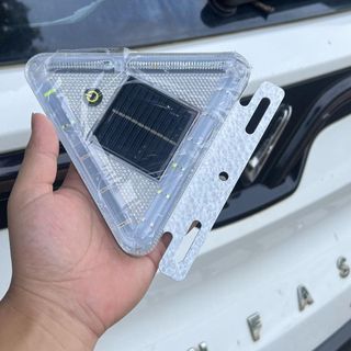 Đèn Tam Giác NĂNG LƯỢNG MẶT TRỜI đường kính 15cm tự động cảm ứng phát sáng cho xe ô tô