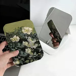 Tranh sơn dầu White Mary GIÁ SỐC Gương Trang Điểm Gấp Thỏ X sơn dầu White Mini Dễ Mang
