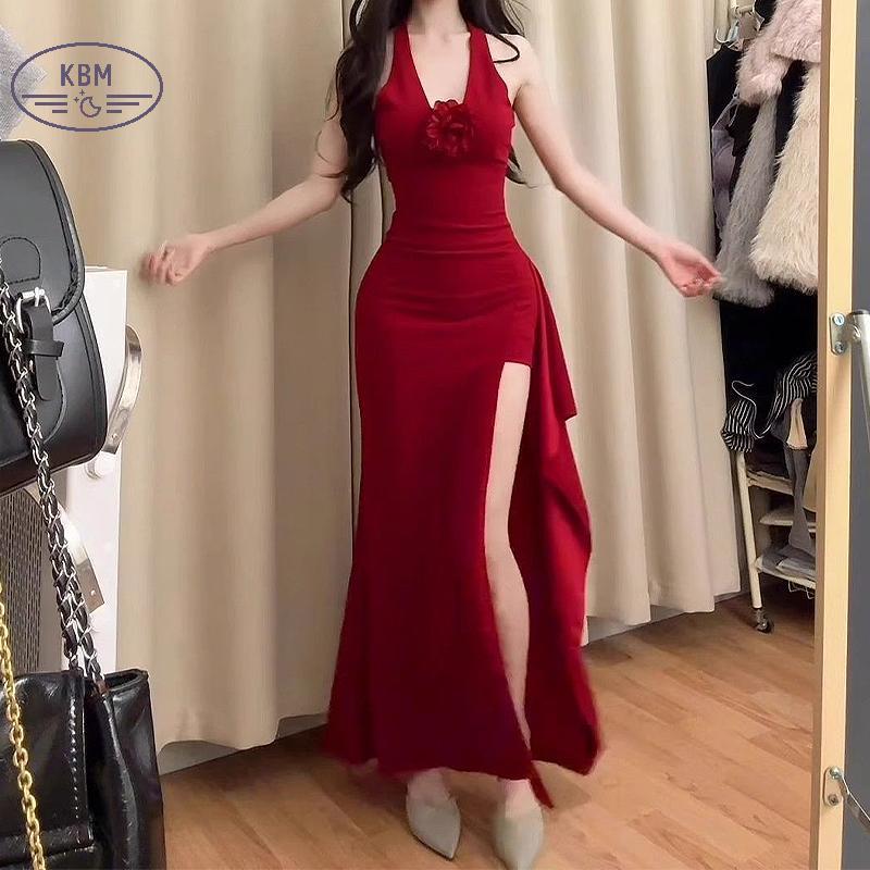 Đầm không tay màu đỏ hoạ tiết hoa, phong cách Pháp gợi cảm