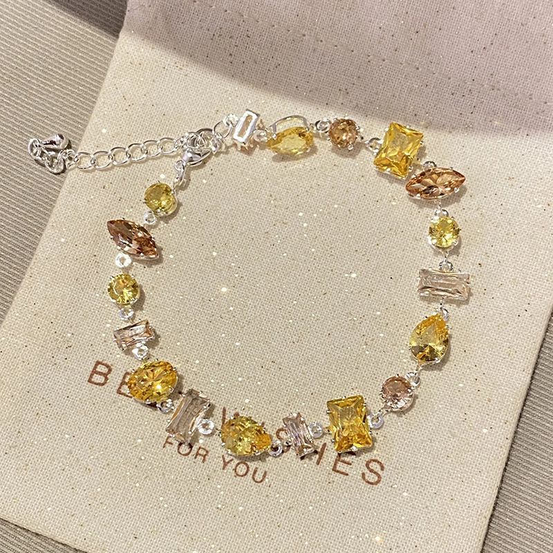 Vòng tay zircon kẹo vàng trong suốt với thiết kế tinh tế, phù hợp wear hàng ngày