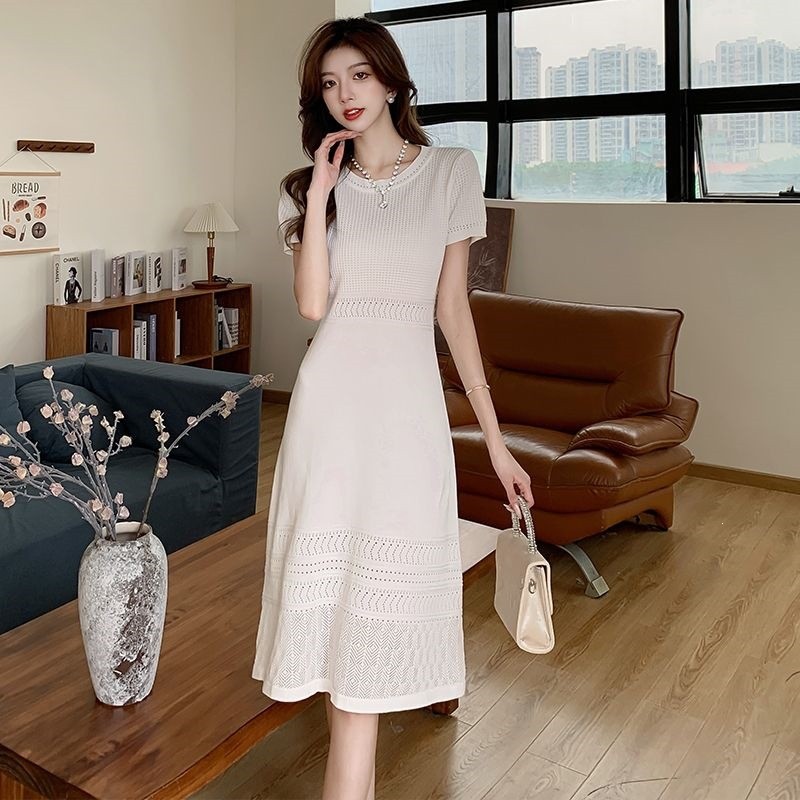 Đầm dệt kim ôm eo mùa hè, thời trang nữ mới, phong cách Pháp thanh lịch và ôm dáng với thiết kế khoét lỗ, đầm dài vừa