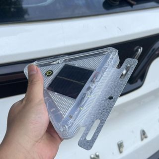 Đèn Tam Giác NĂNG LƯỢNG MẶT TRỜI đường kính 15cm tự động cảm ứng phát sáng cho xe ô tô